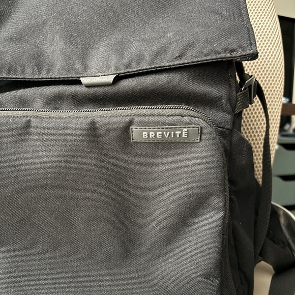 Brevite The Runner Camera Backpack - Picture 2 of 14